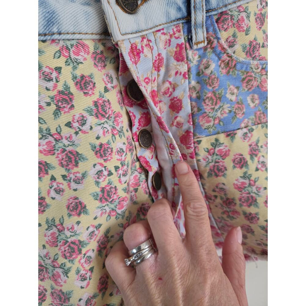Farm Rio Floral Patchwork Denim Shorts – Size 27 Button Fly 5-Pocket - Picture 4 of 9